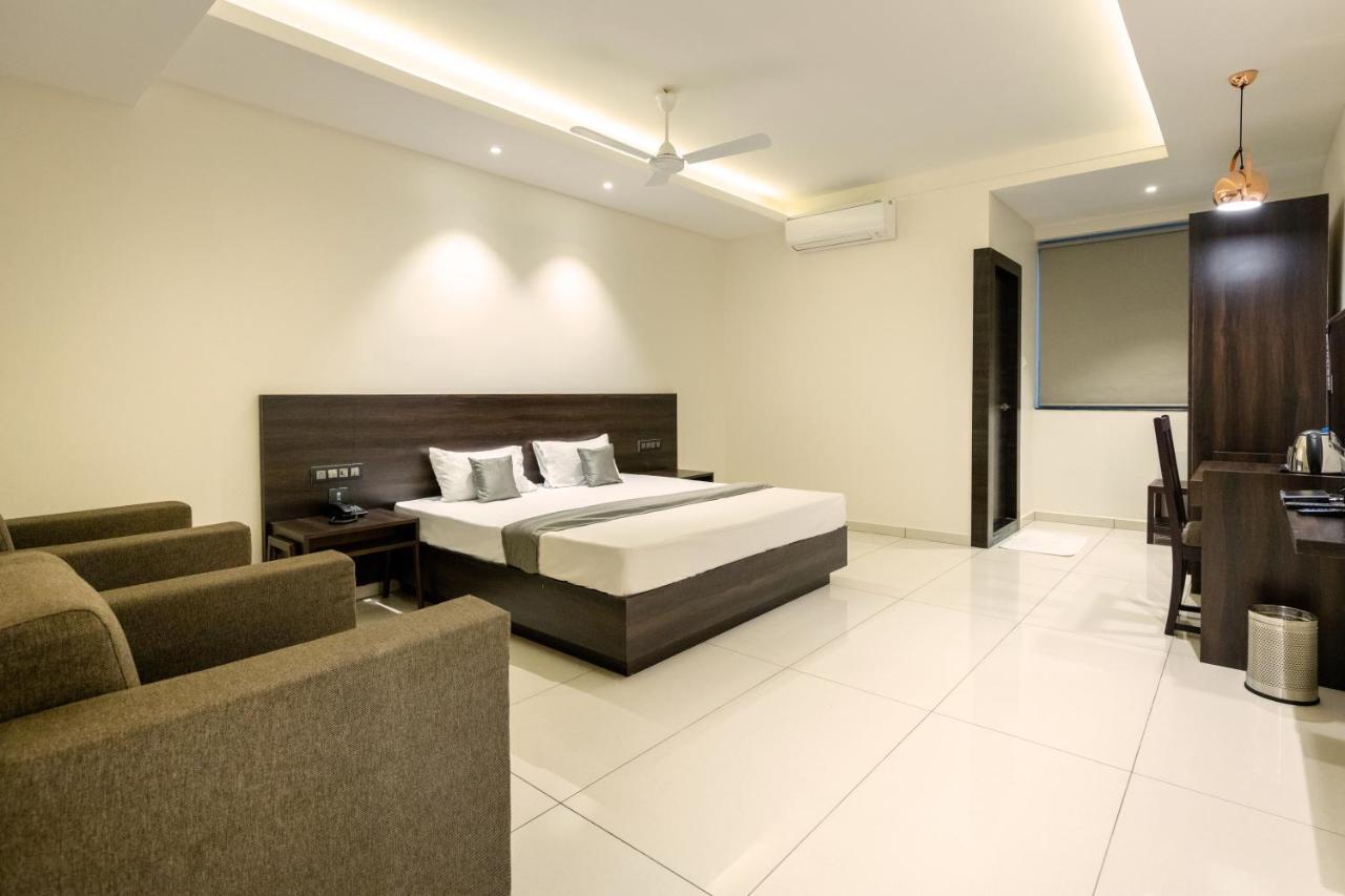 Hotel Paramount Suites & Service Apartments Mangalore Exterior photo