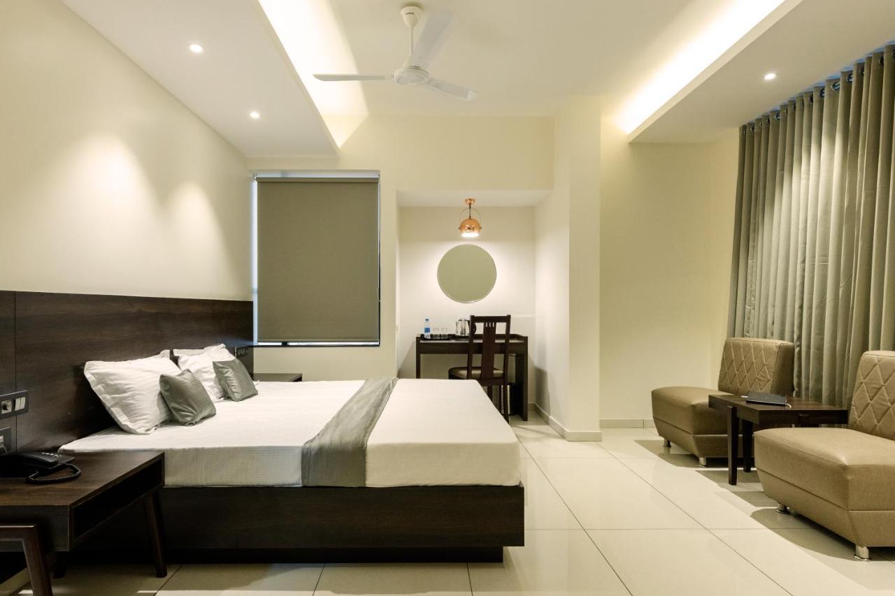 Hotel Paramount Suites & Service Apartments Mangalore Exterior photo
