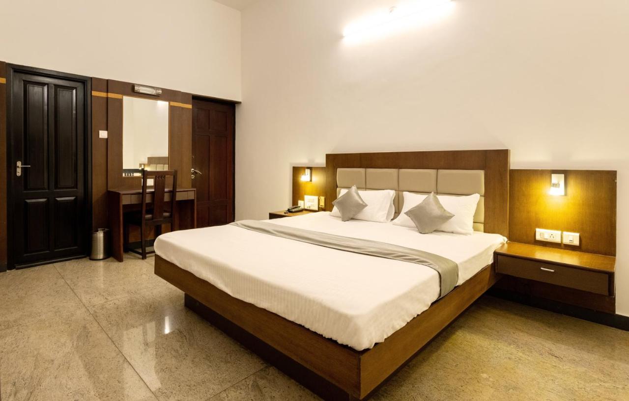 Hotel Paramount Suites & Service Apartments Mangalore Exterior photo