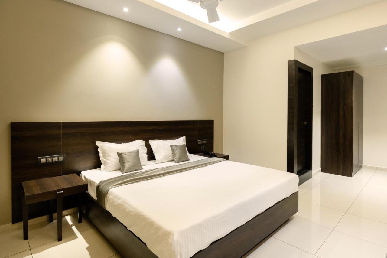 Hotel Paramount Suites & Service Apartments Mangalore Exterior photo