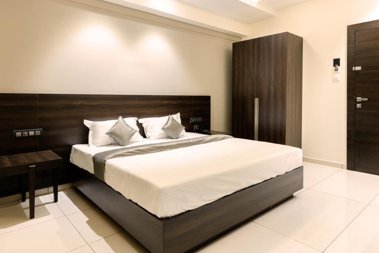 Hotel Paramount Suites & Service Apartments Mangalore Exterior photo