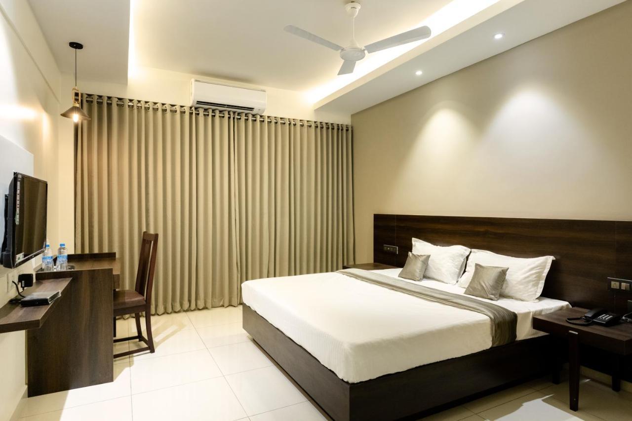 Hotel Paramount Suites & Service Apartments Mangalore Exterior photo